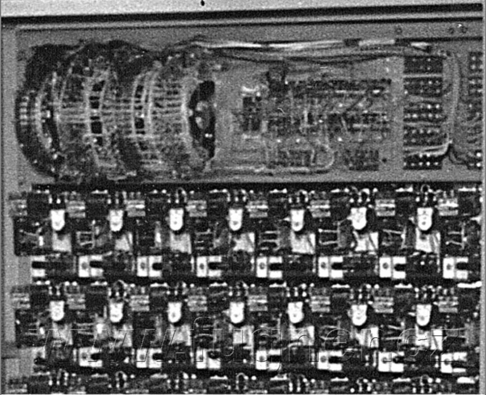Obr. 10. \"Klapatura“ – část ovládací jednotky polyekranu. Polyekran (polyecran), Laterna Magika, světová výstava  Expo 1958 Brusel.