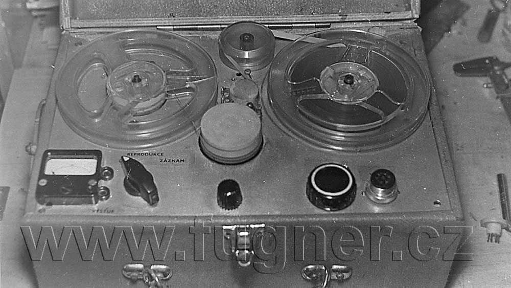 Obr. 15. Můj bateriový magnetofon po dokončení. Tento stroj zachytil, jako jediný, zvukový doprovod POLYECRAN. Polyekran (polyecran), Laterna Magika, světová výstava  Expo 1958 Brusel.