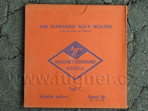 Obr. 1. Krabice s magnetickým páskem Agfa Volfen Magnettonband magnetofonový pásek.