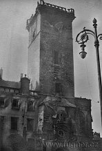 Zničená věž Staroměstské radnice